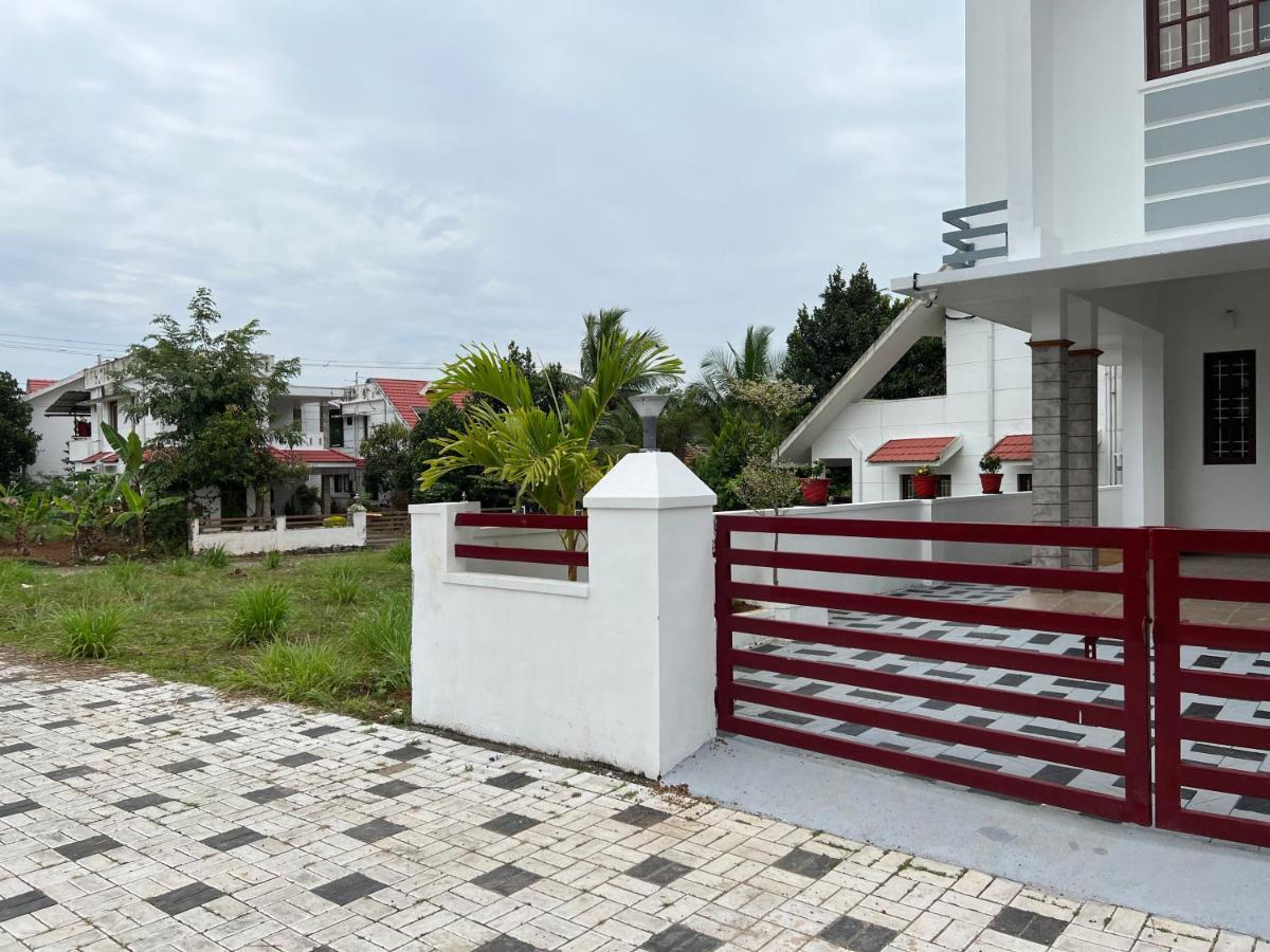 Villa Pullad Aranmula Exterior foto